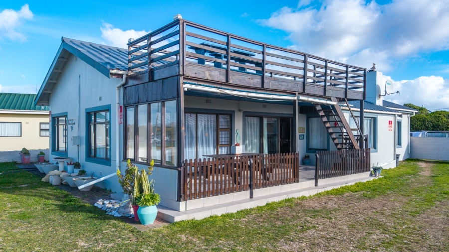 4 Bedroom Property for Sale in Struisbaai Western Cape
